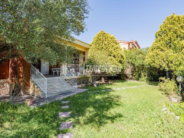 Villetta indipendente in vendita di 137 m² in Via Martano, 18