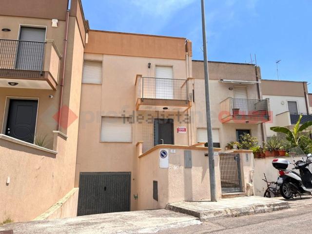 Villetta indipendente in vendita di 137 m² in Piazza Gerolamo Comi