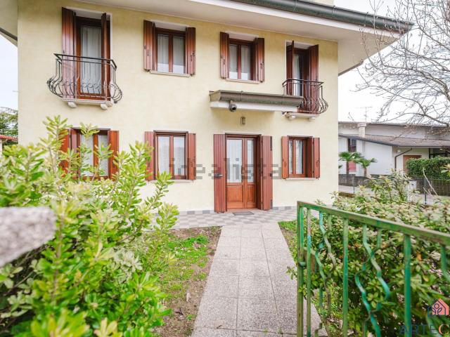 Villetta indipendente in vendita di 138 m² in Viale Trieste