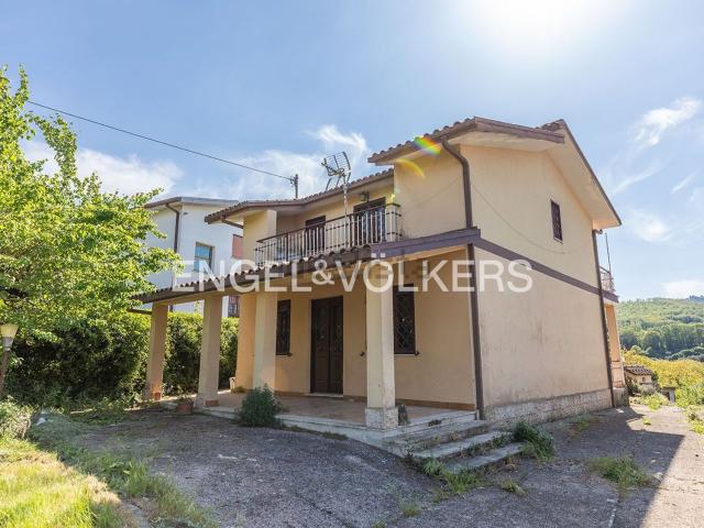 Villetta indipendente in vendita di 139 m² in Via Tevere, 21
