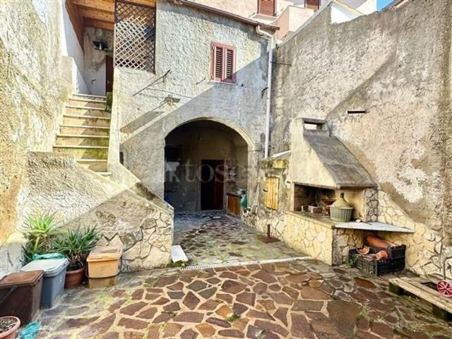 Villetta indipendente in vendita di 139 m² in Via Tibula