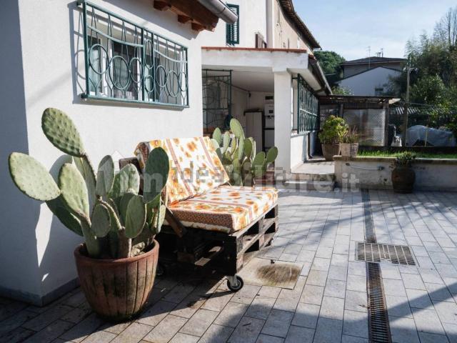 Villetta indipendente in vendita di 139 m² in Via Ugo Rindi