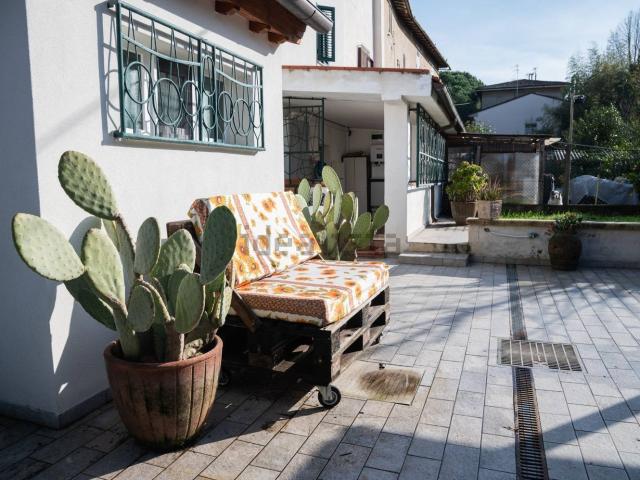 Villetta indipendente in vendita di 139 m² in Via Ugo Rindi