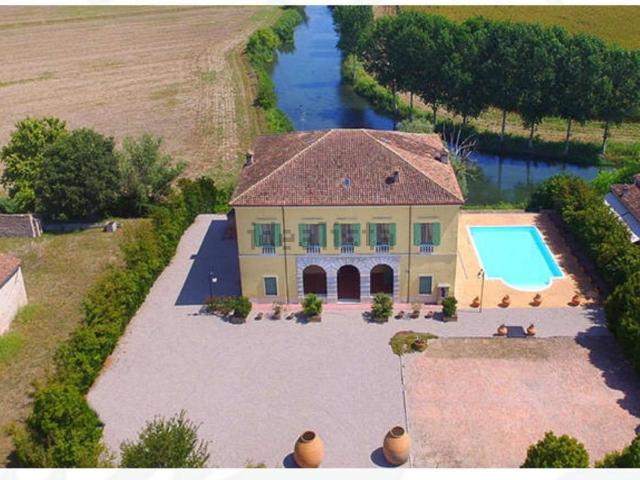 Villetta indipendente in vendita di 1400 m²
