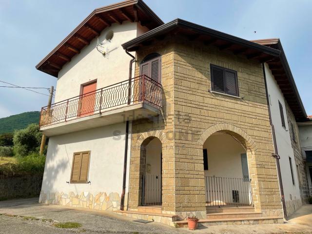 Villetta indipendente in vendita di 140 m² in Via Coppoli, 1