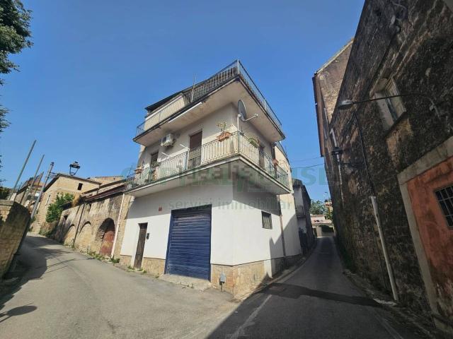 Villetta indipendente in vendita di 140 m² in Via Castelluccio