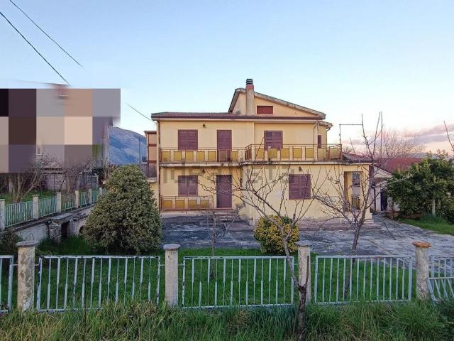 Villetta indipendente in vendita di 140 m² in Via Chiesa Nuova, 36