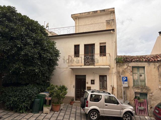 Villetta indipendente in vendita di 140 m² in Via Aluntina, 39