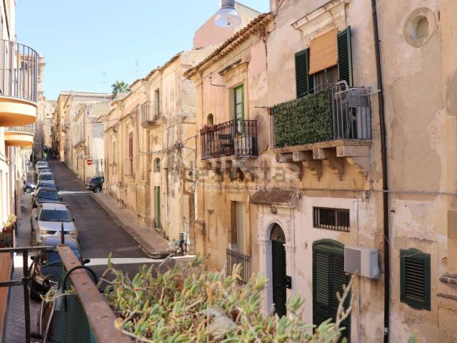 Villetta indipendente in vendita di 140 m² in Via Arnaldo da Brescia, 8