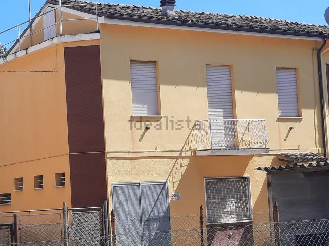 Villetta indipendente in vendita di 140 m² in Via Baccarini, 17