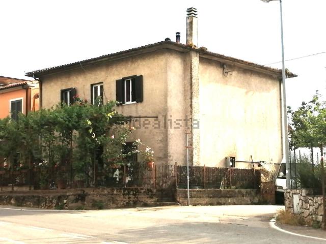 Villetta indipendente in vendita di 140 m² in Via Bassiano, 41