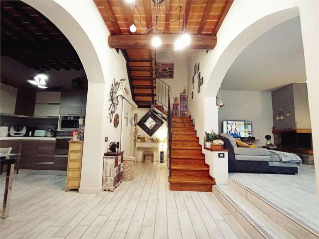 Villetta indipendente in vendita di 140 m² in Via del Duca