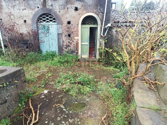 Villetta indipendente in vendita di 140 m² in Via Etna