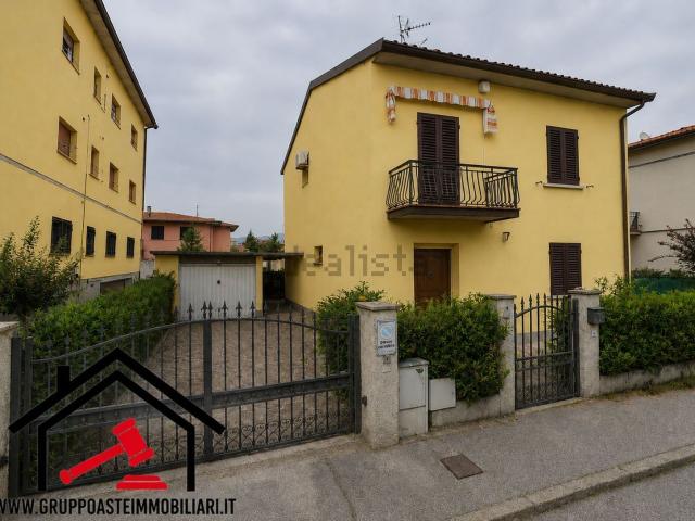 Villetta indipendente in vendita di 140 m² in Via Leon Battista Alberti
