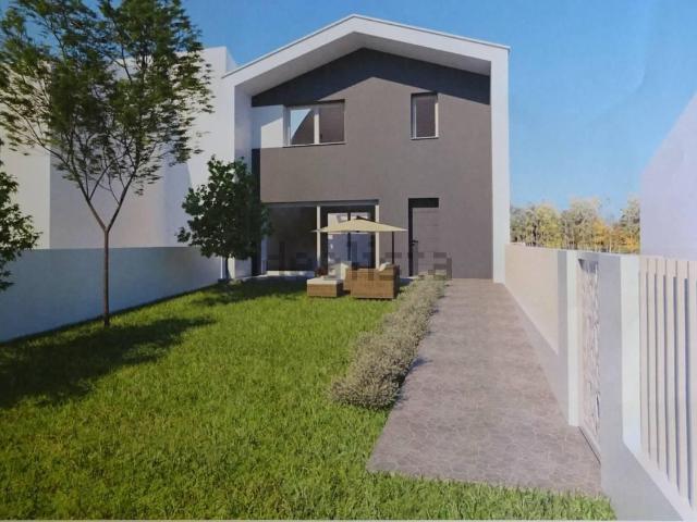 Villetta indipendente in vendita di 140 m² in Via Lucania