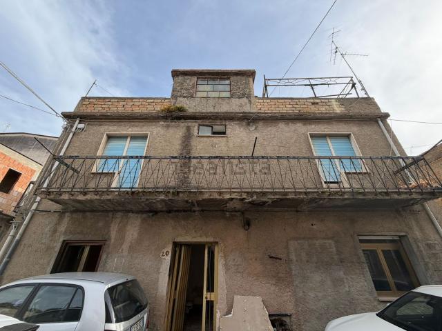 Villetta indipendente in vendita di 140 m² in Via Nazionale Archi, 76