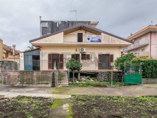 Villetta indipendente in vendita di 140 m² in Via S. Maria la Stella, 99