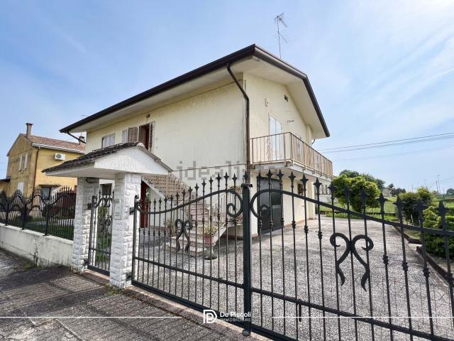 Villetta indipendente in vendita di 140 m² in Via Sacca, 1