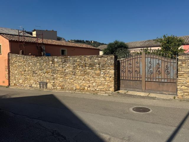 Villetta indipendente in vendita di 140 m² in Via San Ambrogio, 2