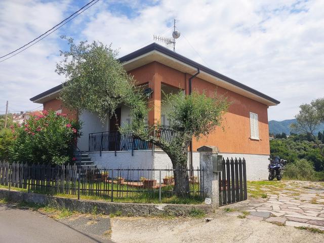 Villetta indipendente in vendita di 140 m² in Via Paterno