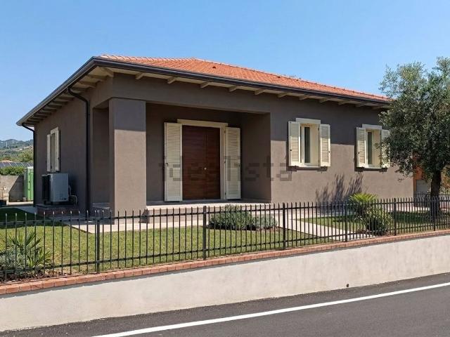 Villetta indipendente in vendita di 140 m² in Via Paradiso