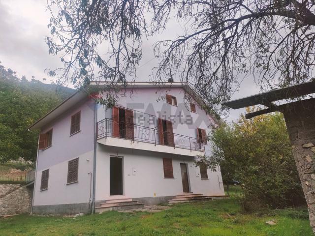 Villetta indipendente in vendita di 140 m² in Via Roma