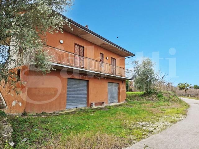 Villetta indipendente in vendita di 140 m² in Via Roma