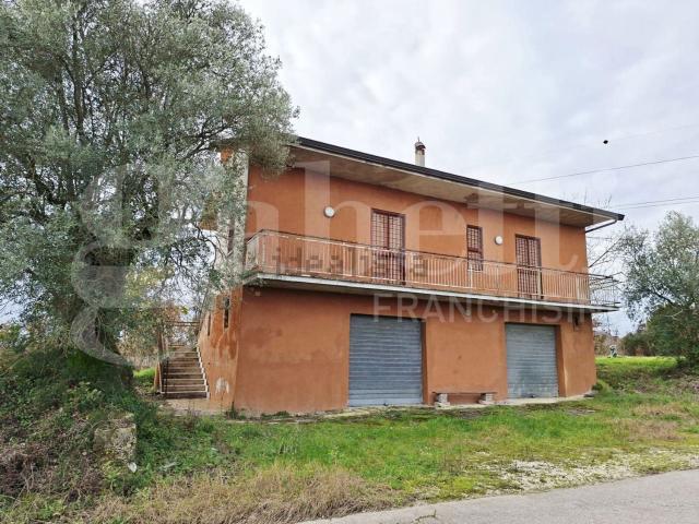Villetta indipendente in vendita di 140 m² in Via Roma