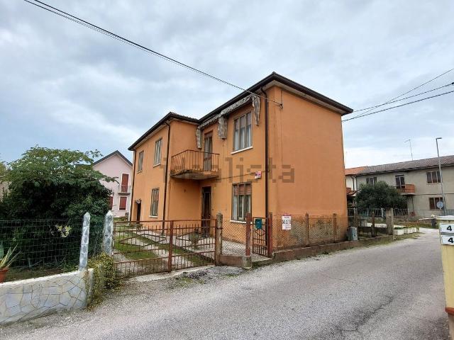 Villetta indipendente in vendita di 140 m² in Via Torino, 1