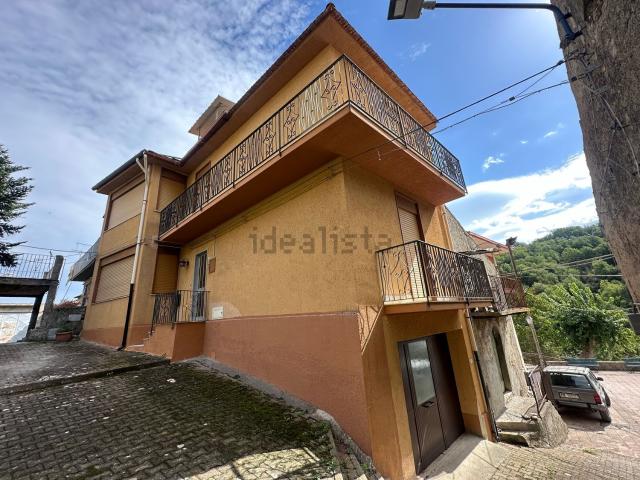 Villetta indipendente in vendita di 140 m² in Via Trento
