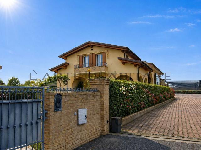 Villetta indipendente in vendita di 140 m² in Via Vescovo, 13