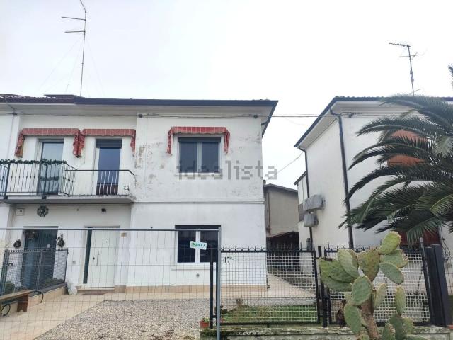 Villetta indipendente in vendita di 140 m² in Viale Colombo