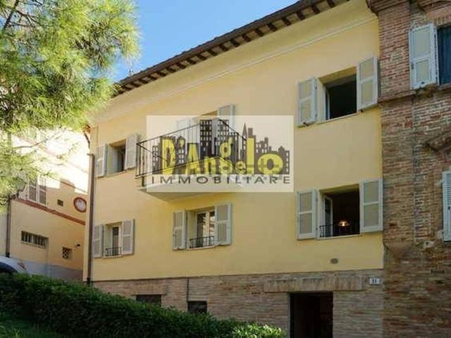 Villetta indipendente in vendita di 140 m² in Piazza Valorani