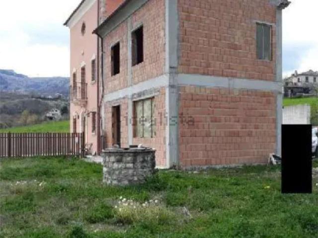 Villetta indipendente in vendita di 141 m² in Via Alighieri