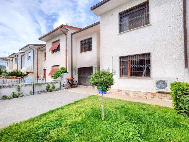 Villetta indipendente in vendita di 141 m² in Via Bovio