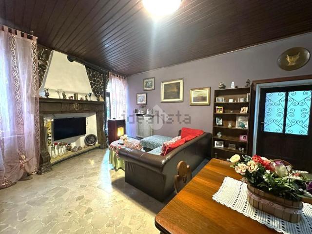 Villetta indipendente in vendita di 142 m² in Via A. Locatelli, 64