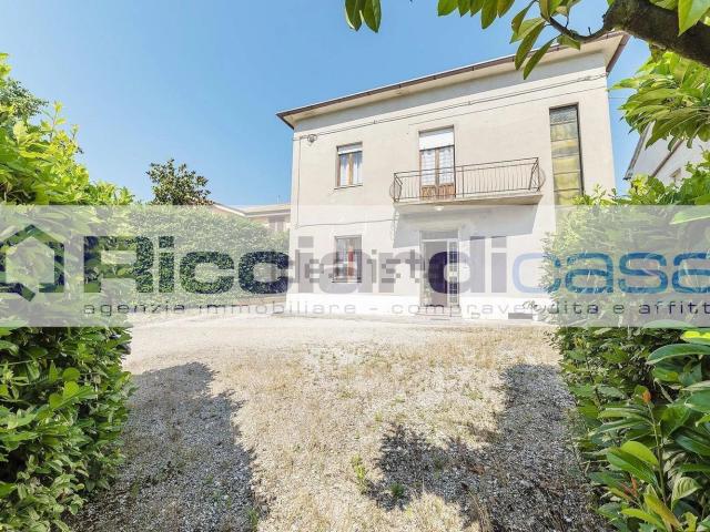 Villetta indipendente in vendita di 142 m² in Via Monturanese, 918