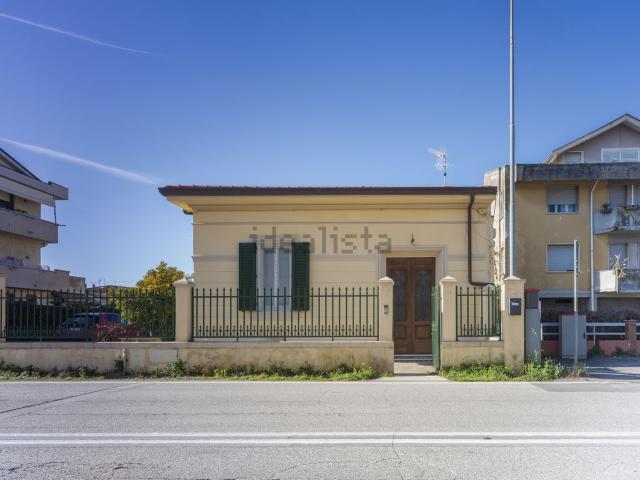 Villetta indipendente in vendita di 143 m² in Via Aurelia Sud, 258