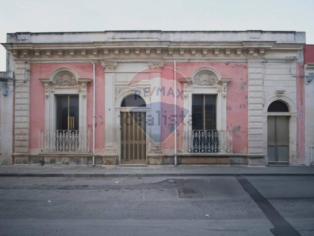 Villetta indipendente in vendita di 143 m² in Via Garibaldi, 18
