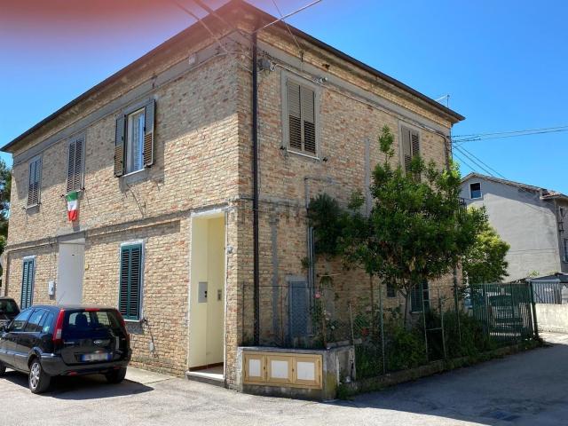 Villetta indipendente in vendita di 143 m² in Via Giardino, 21