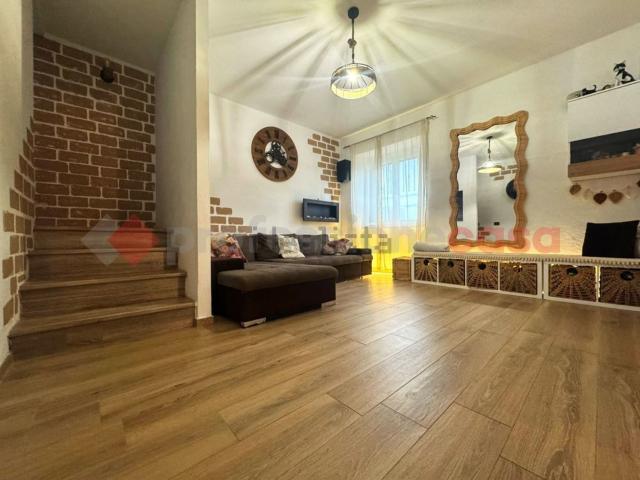 Villetta indipendente in vendita di 143 m² in Via del Poggio
