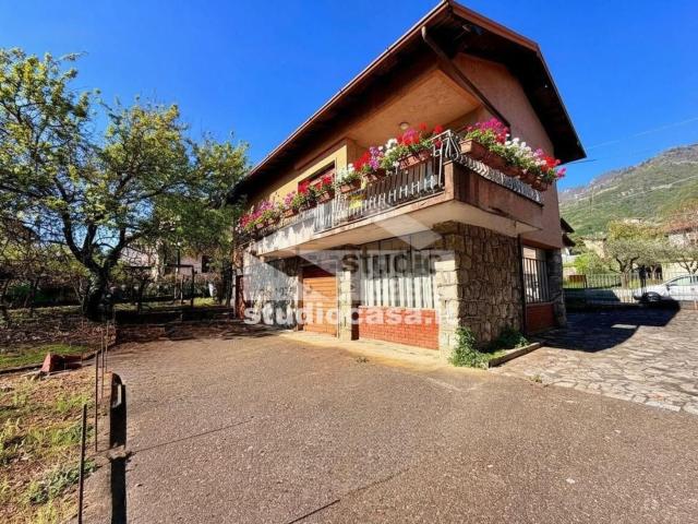 Villetta indipendente in vendita di 143 m² in Via F.lli Pellegrini