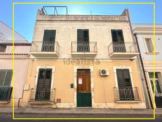 Villetta indipendente in vendita di 143 m² in Via Nizza, 69