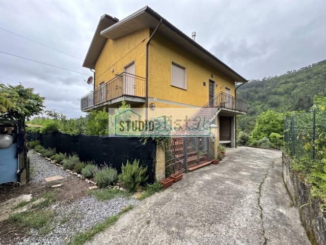Villetta indipendente in vendita di 143 m² in Via Paratella