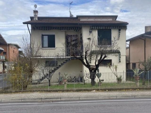 Villetta indipendente in vendita di 143 m² in Via Roma, 30