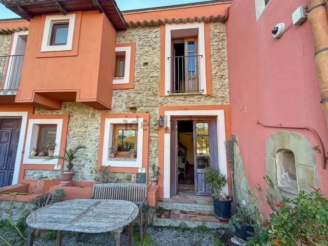 Villetta indipendente in vendita di 143 m² in Via V. E. Orlando
