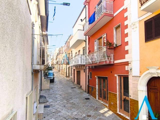 Villetta indipendente in vendita di 144 m² in Via Fratelli Cairoli, 59
