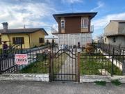 Villetta indipendente in vendita di 144 m² in Via Lazio