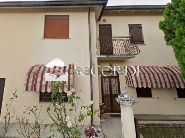Villetta indipendente in vendita di 144 m² in Via Roma