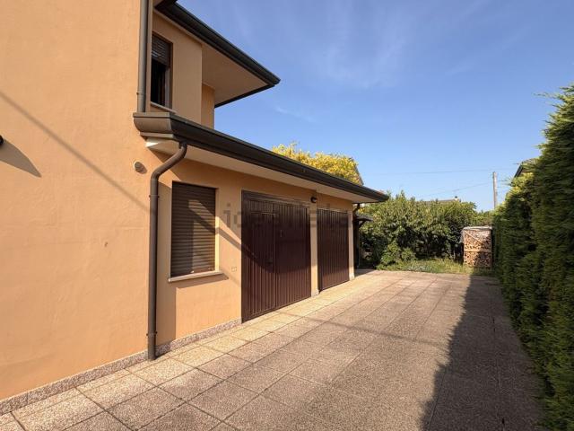 Villetta indipendente in vendita di 145 m² in Via Caltana